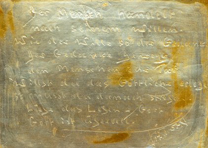 17.1.1957: Signierter Sinnspruch auf Goldfolie „Der Mensch handelt nach seinem Willen. Wie der Wille, so der Gedanke. Der Gedanke bewegt den Menschen zur Tat. Willst du das Göttliche erleben, so musst du danach streben. Liebe das Leben – Gott, Gott ist überall.“