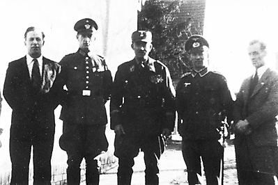 Bruno Gröning (ganz rechts) und seine Brüder während des Zweites Weltkriegs