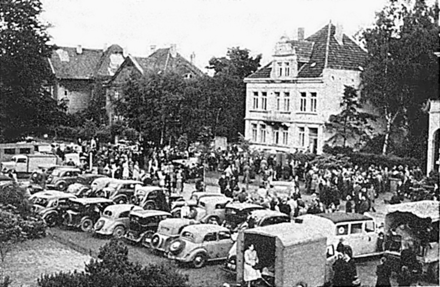 Bis zu 5.000 Menschen strömten täglich zu Bruno Gröning nach Herford.